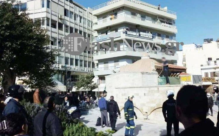 Άνδρας απειλεί να αυτοπυρποληθεί στην Κρήτη!